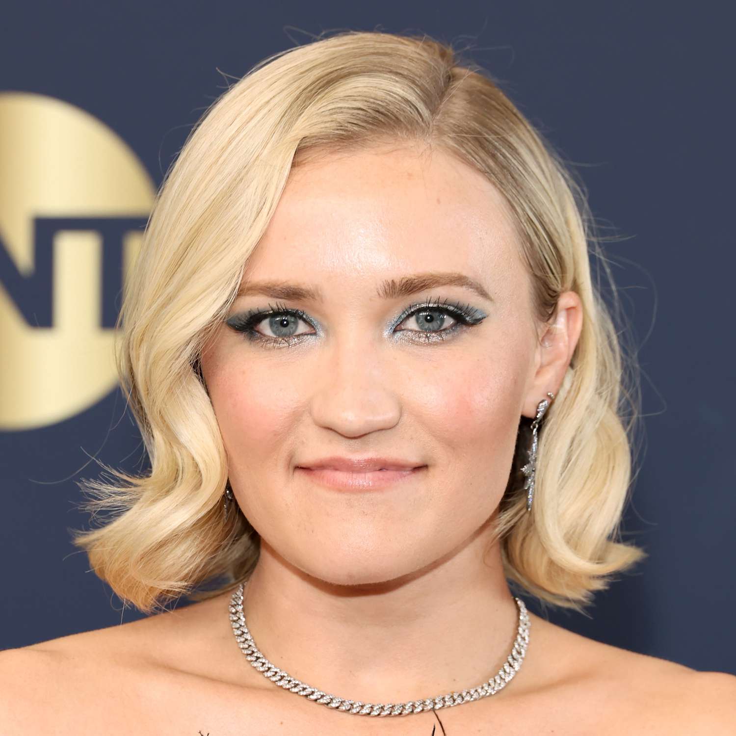 Emily Osment wears an old Hollywood curl in her bob length hair