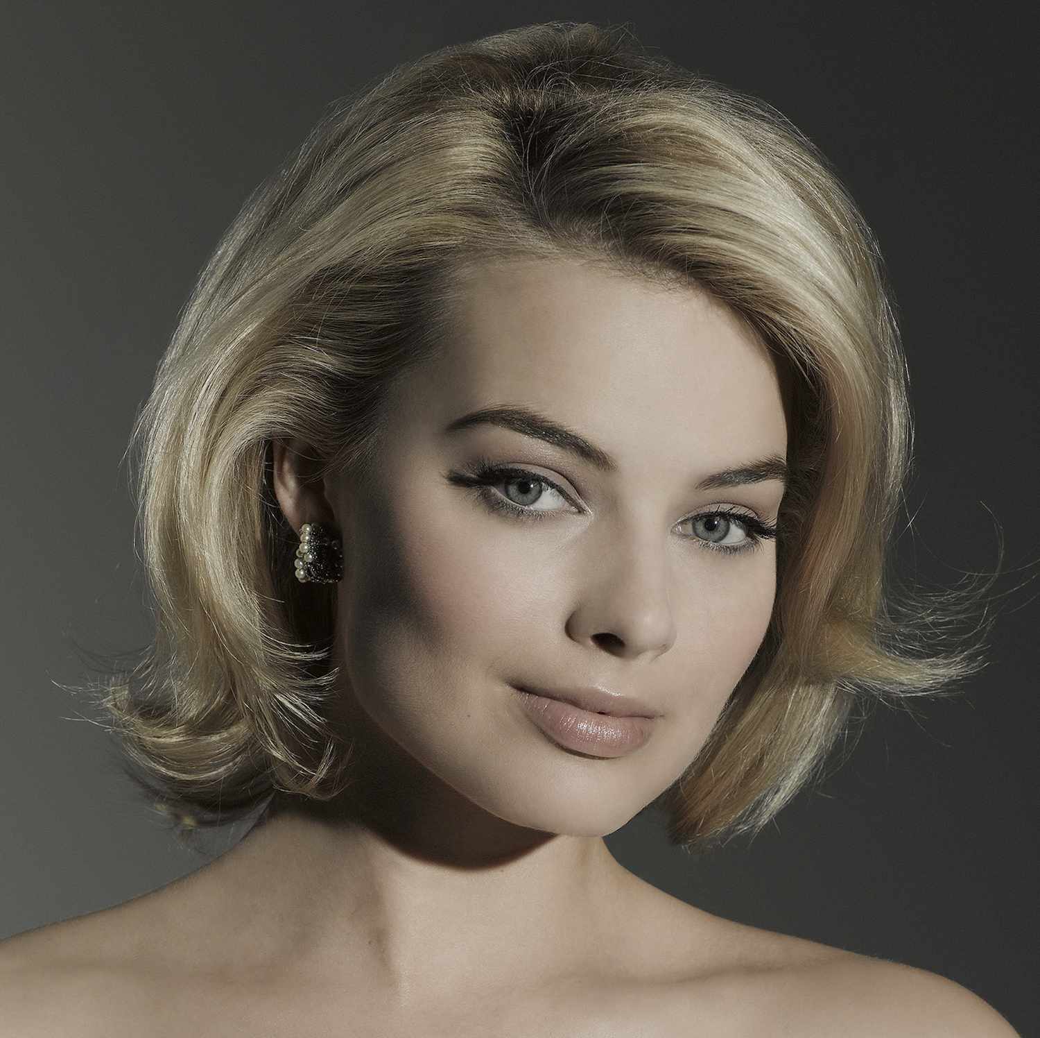 Margot Robbie with a retro bob hairstyle and classic makeup
