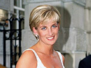 15 Princess Diana Haircuts That Highlight the Iconic Royal’s Beauty Evolution